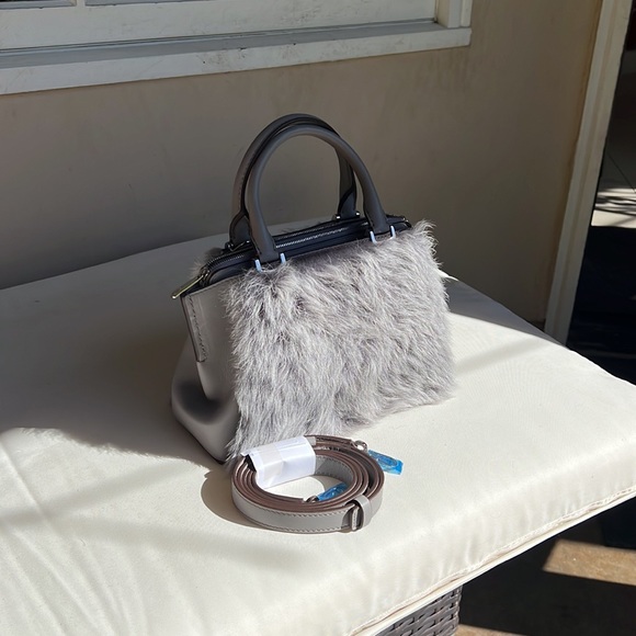 Gorgeous, grey, Cartier hand bag. Exterior is in calf skin and lamb skin fur - Picture 9 of 11
